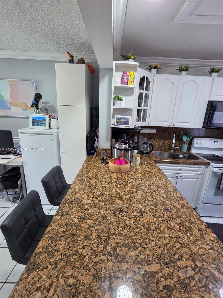 ROZLAND CONDO - Residential