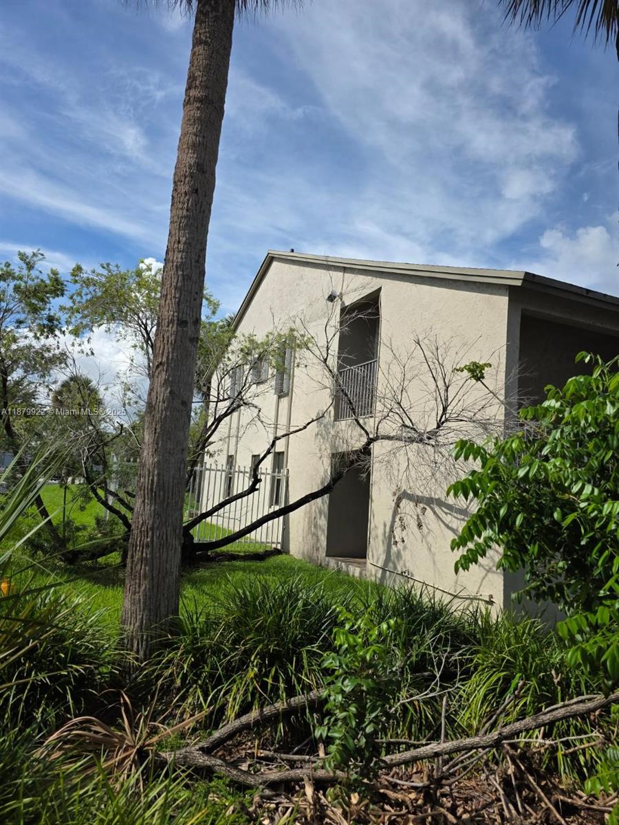 ROZLAND CONDO - Residential