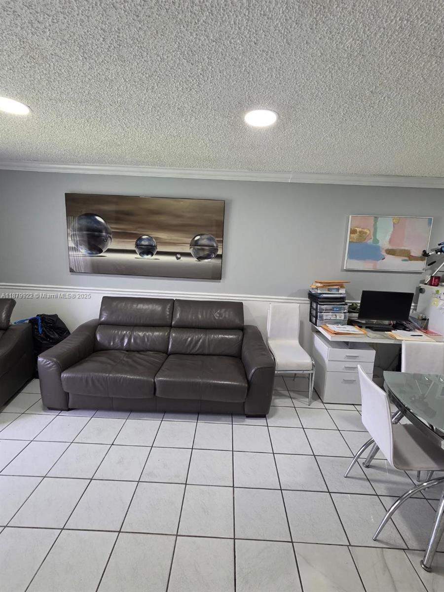 ROZLAND CONDO - Residential