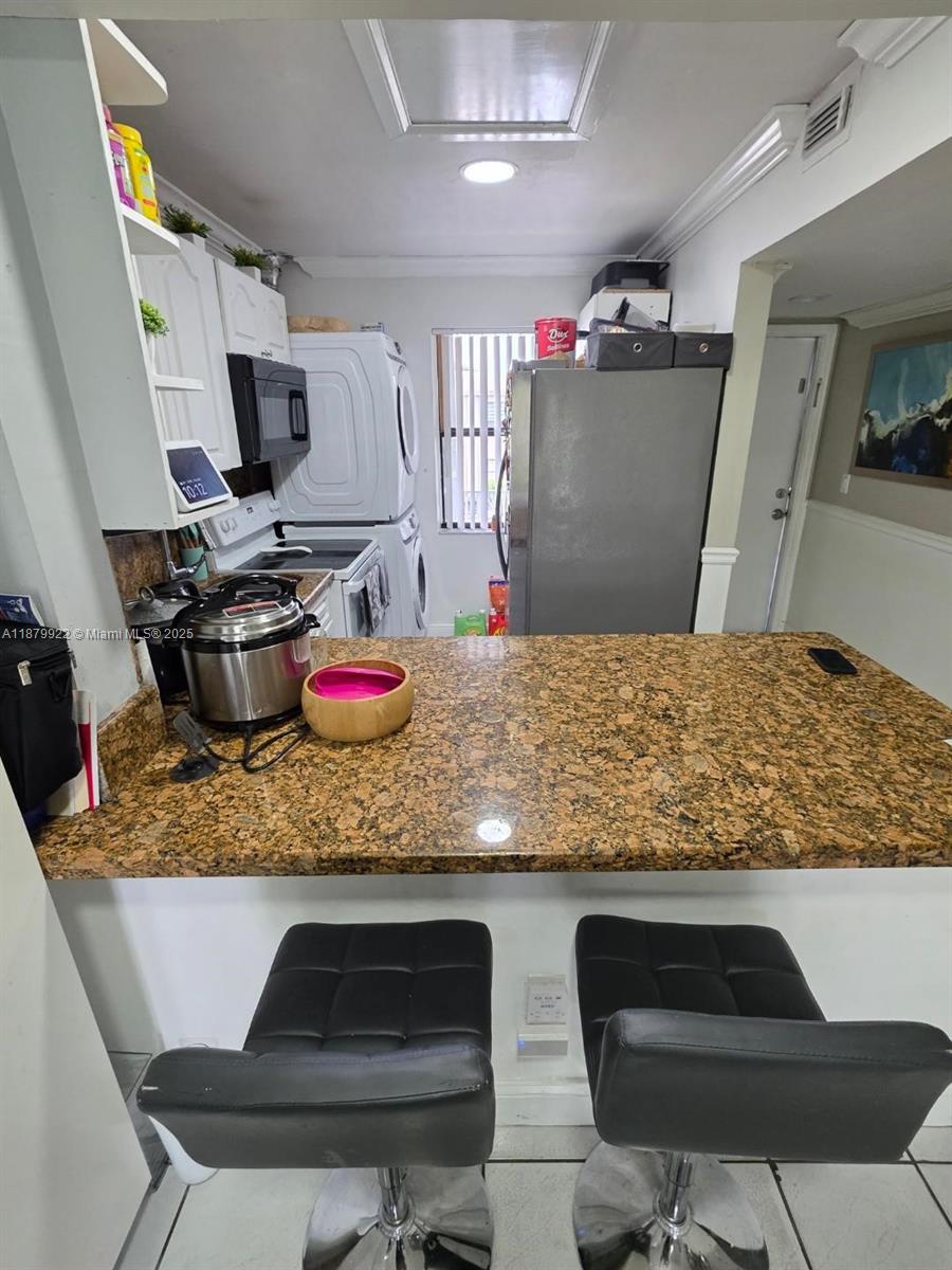 ROZLAND CONDO - Residential