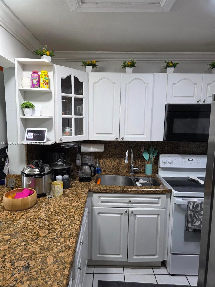 ROZLAND CONDO - Residential