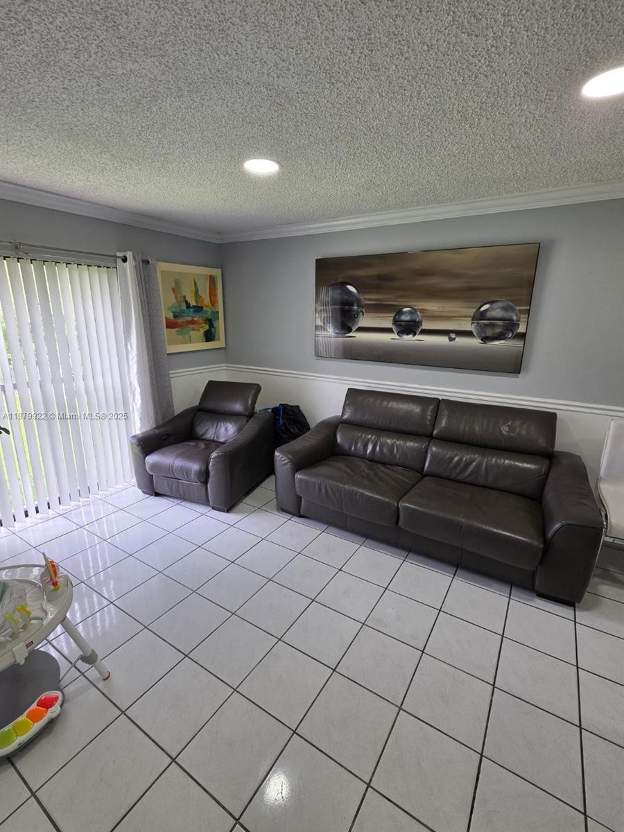 ROZLAND CONDO - Residential