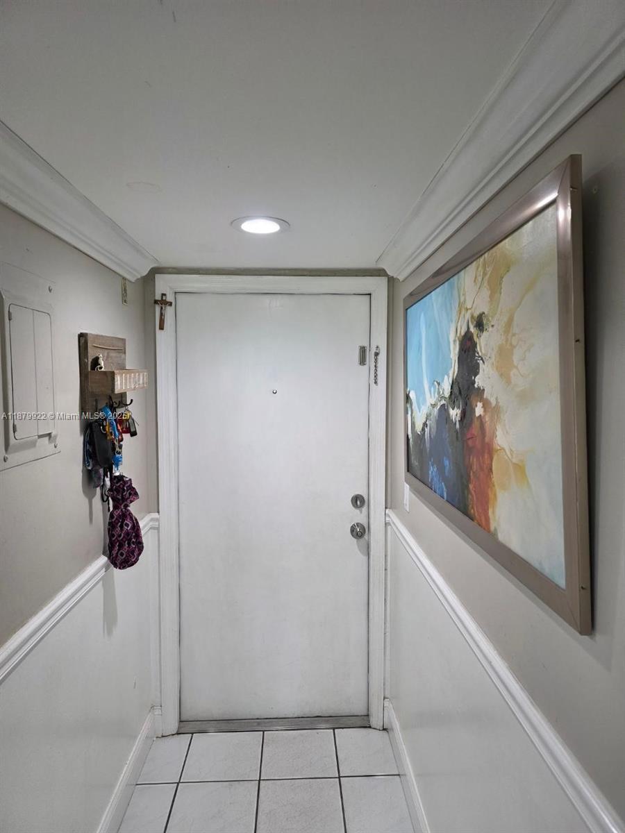 ROZLAND CONDO - Residential