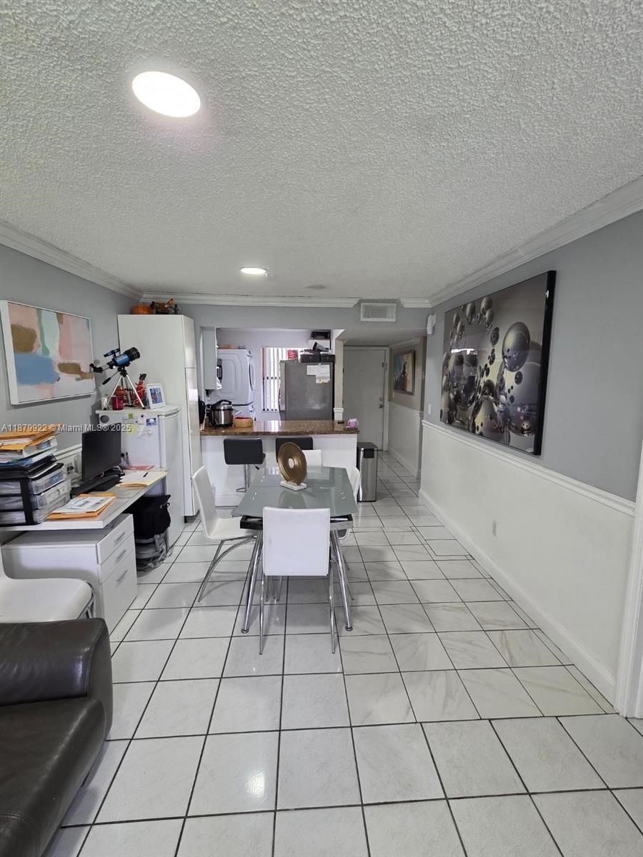 ROZLAND CONDO - Residential