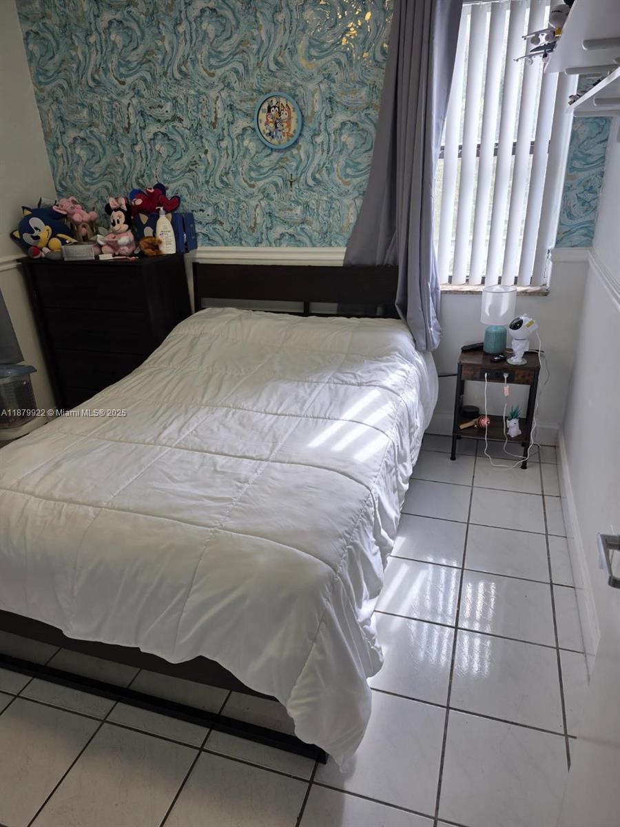 ROZLAND CONDO - Residential