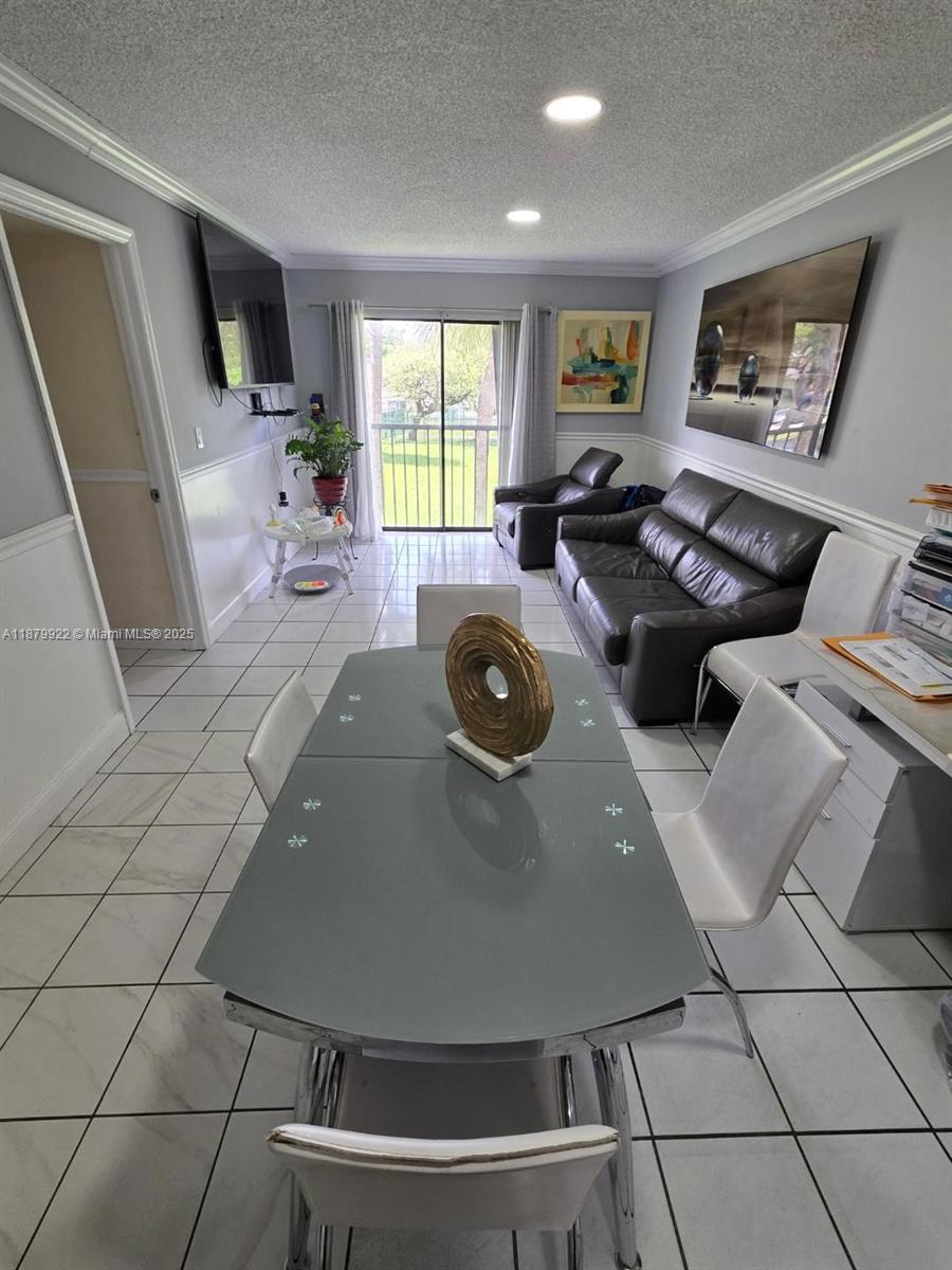 ROZLAND CONDO - Residential