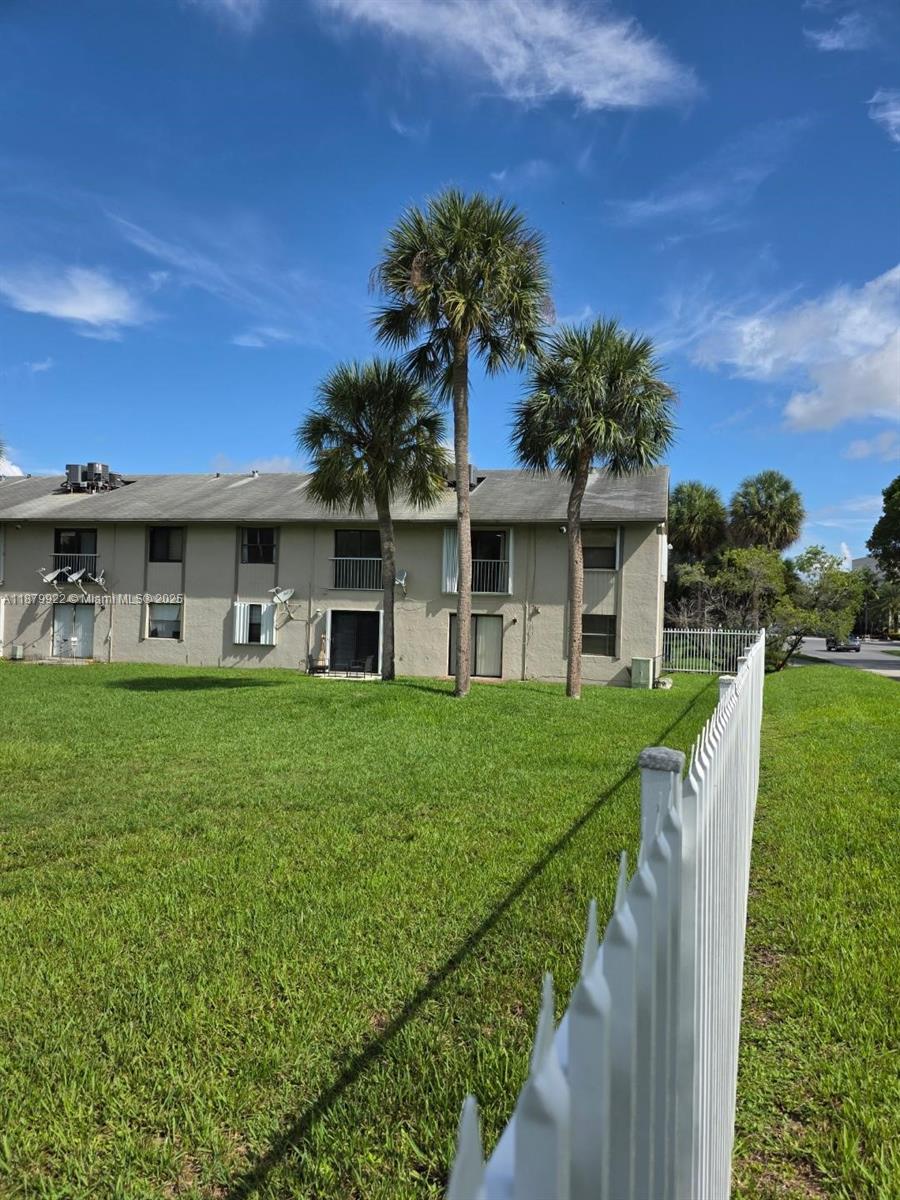 ROZLAND CONDO - Residential