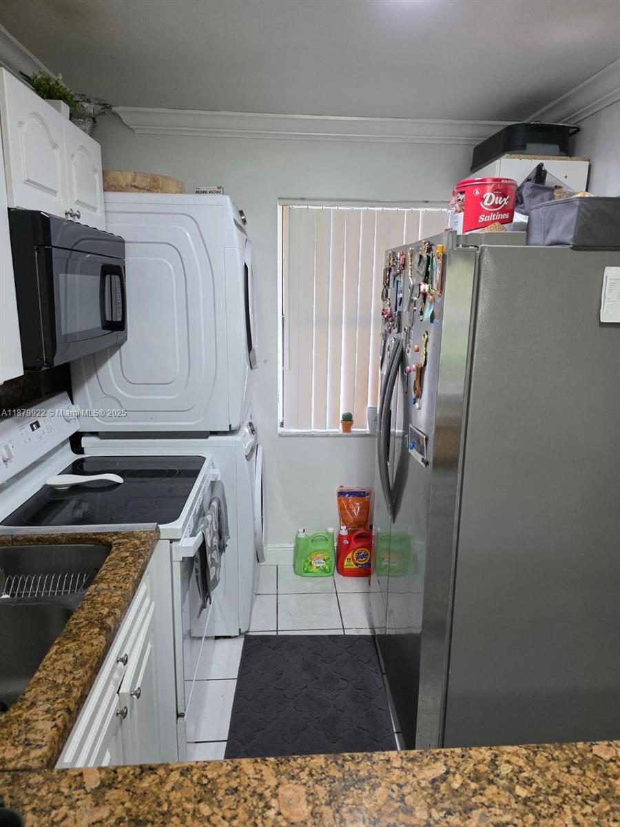 ROZLAND CONDO - Residential