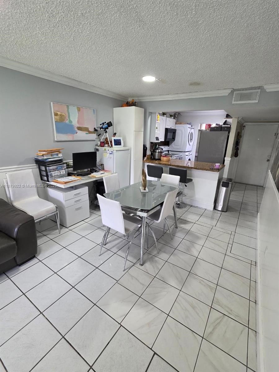 ROZLAND CONDO - Residential