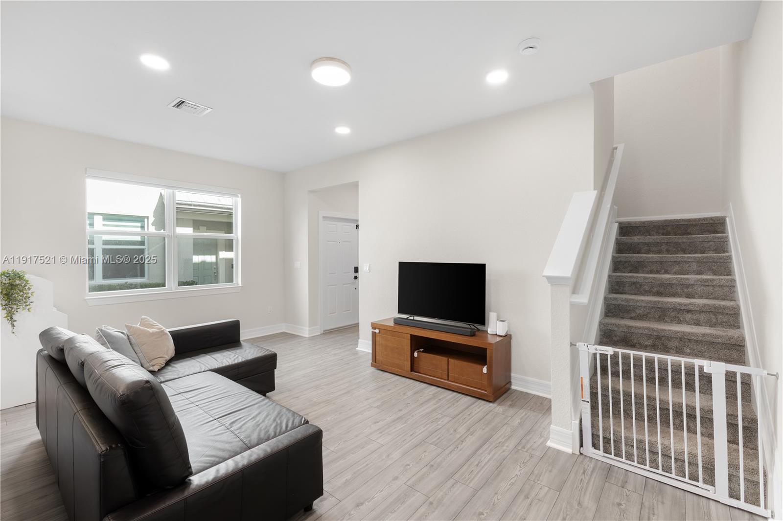 SOMERSET PLAZA - Residential Lease