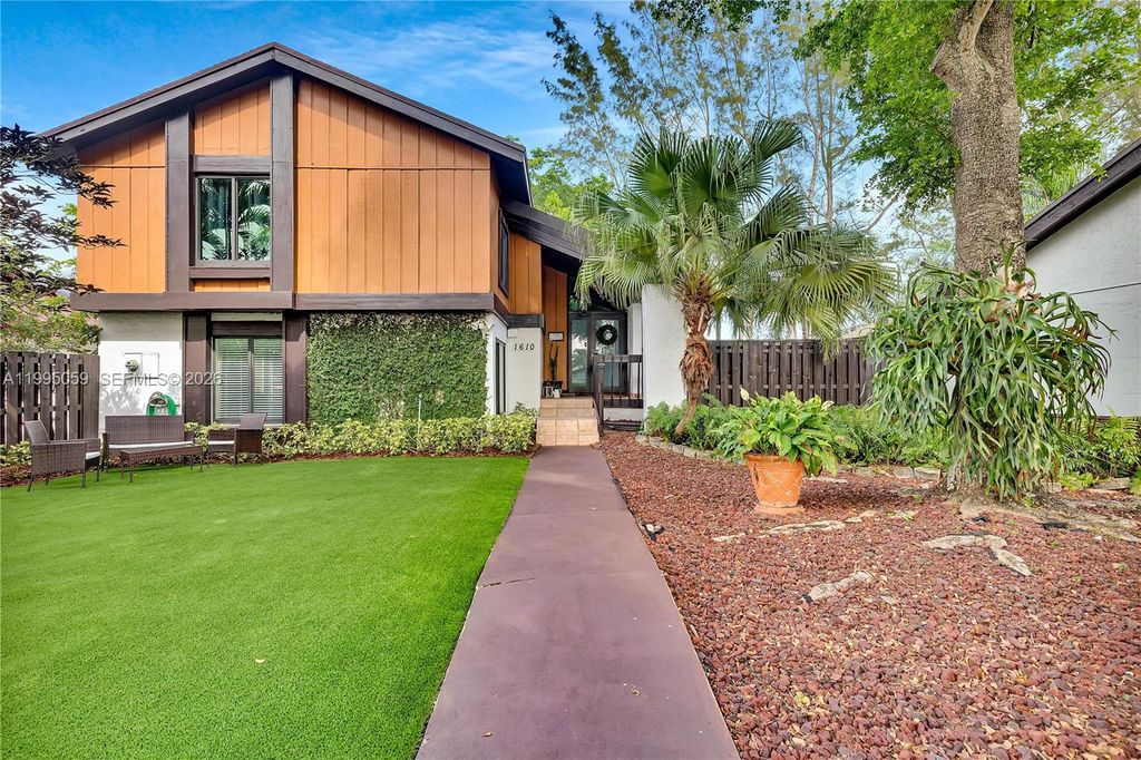 Photo of 1610 W Sandpiper Cir, Pembroke Pines, FL 33026 (MLS # A11995059)