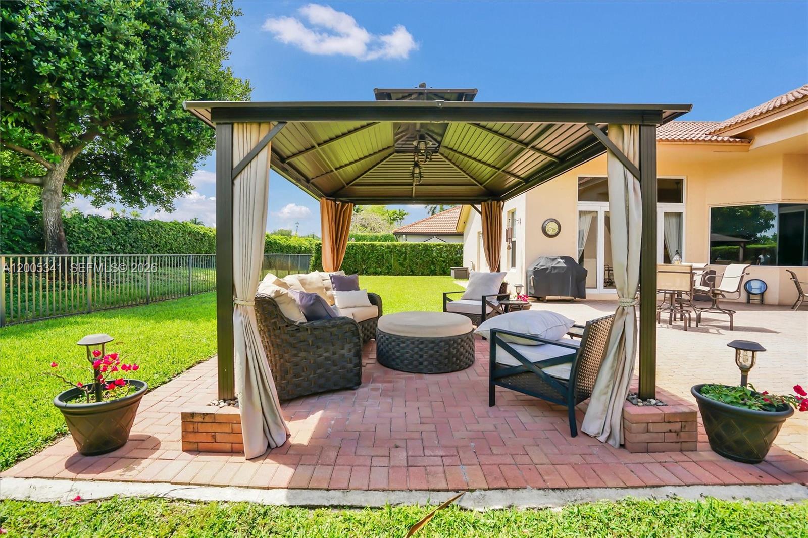 SUNSET LAKES PLAT ONE - Residential