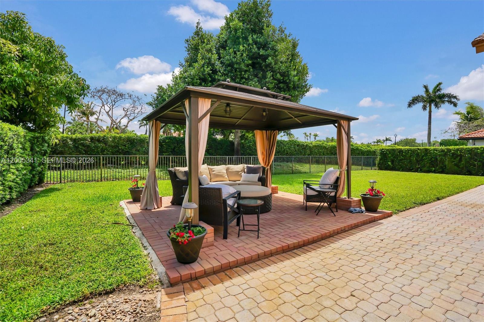 SUNSET LAKES PLAT ONE - Residential
