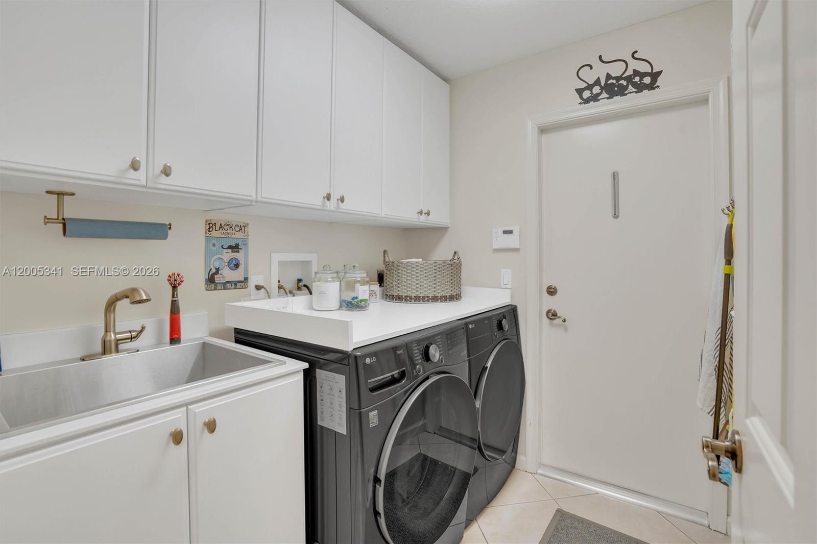 SUNSET LAKES PLAT ONE - Residential
