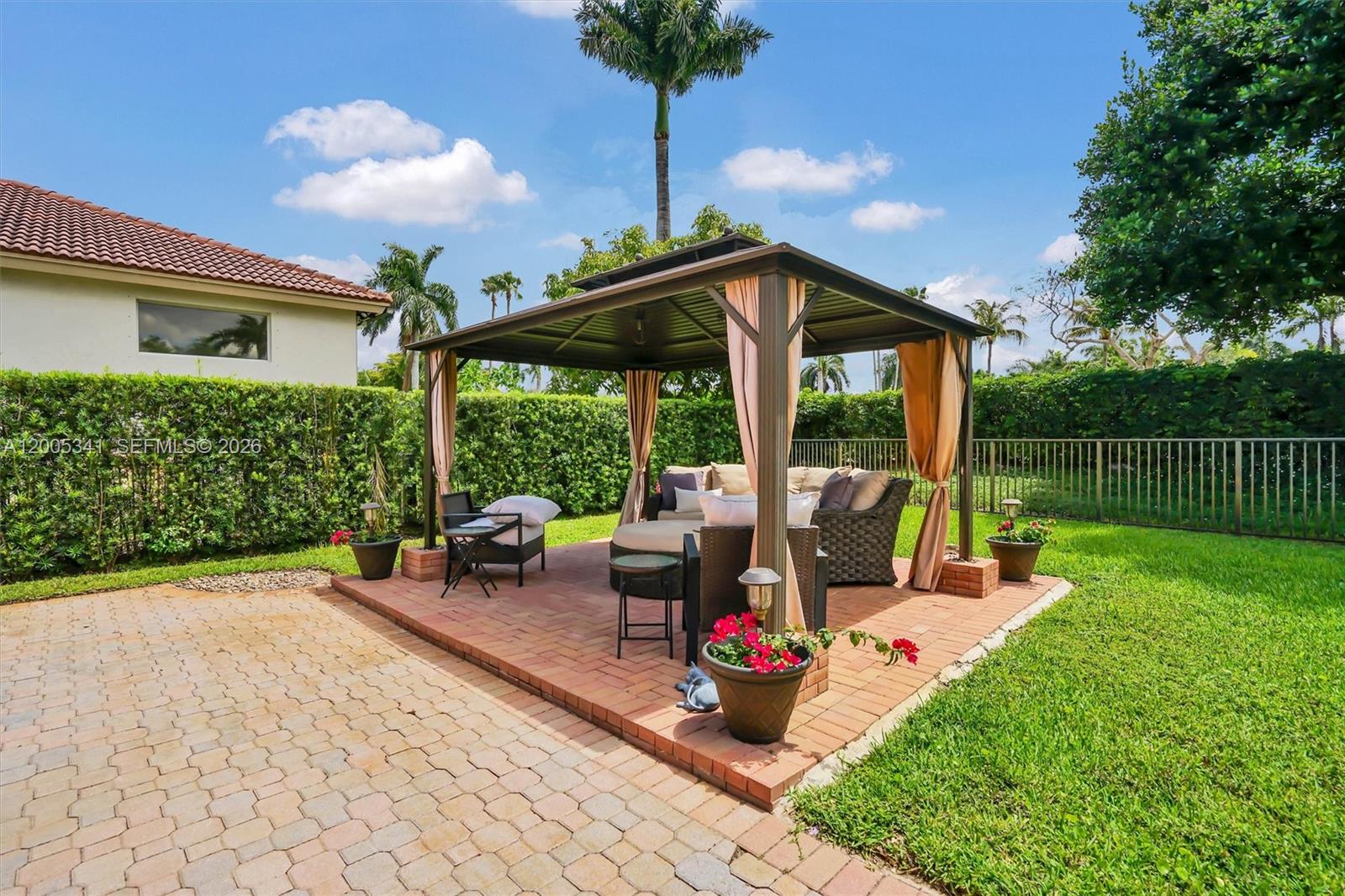 SUNSET LAKES PLAT ONE - Residential
