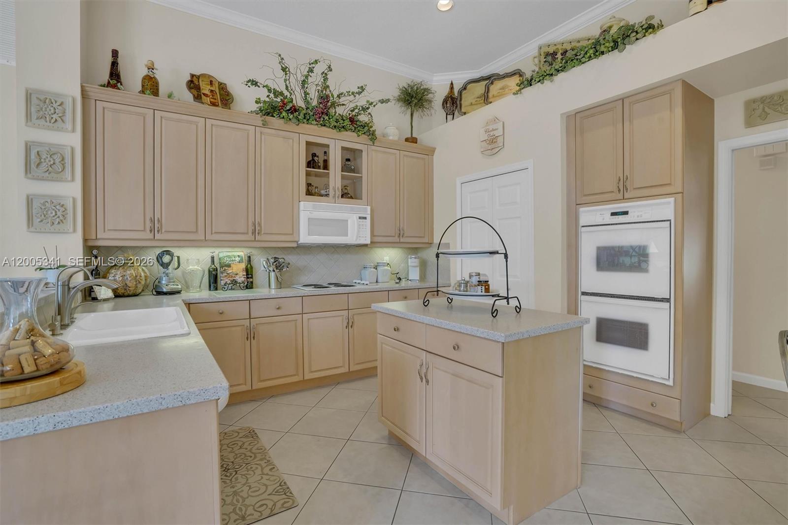 SUNSET LAKES PLAT ONE - Residential