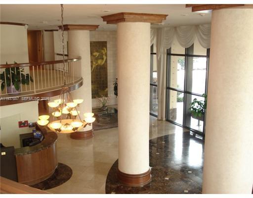 10185 Collins Ave PH02