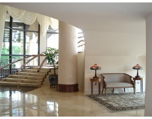 10185 Collins Ave PH02