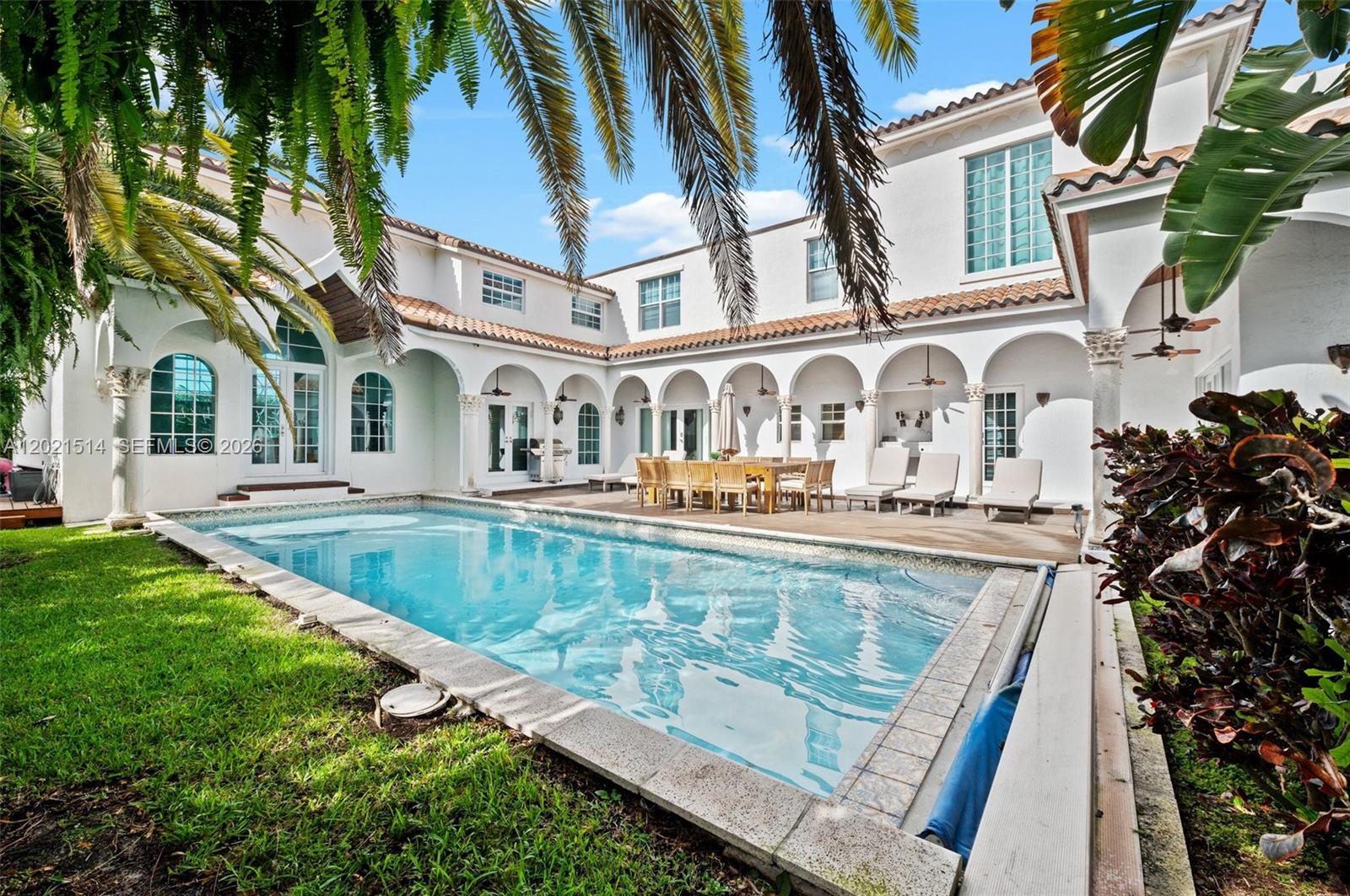 2501 Pine Tree Dr