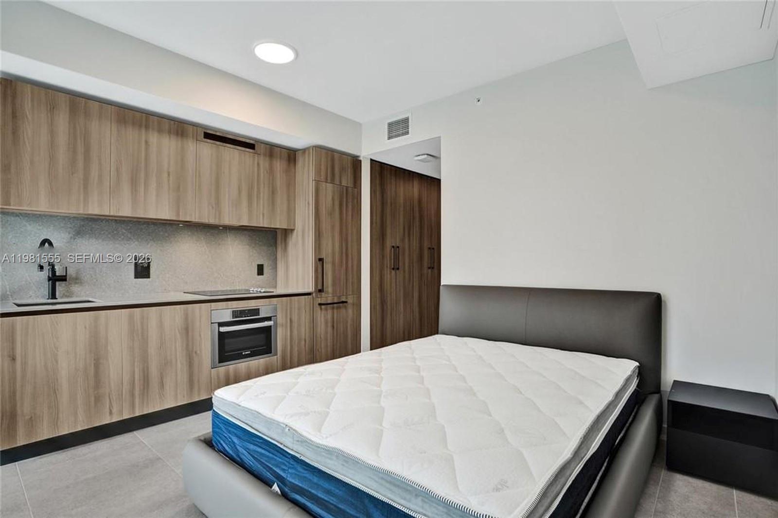 501 FIRST RESIDENCES - Residential