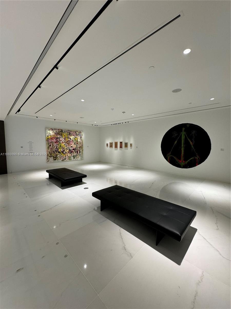 ASTON MARTIN RESIDENCES - Residential