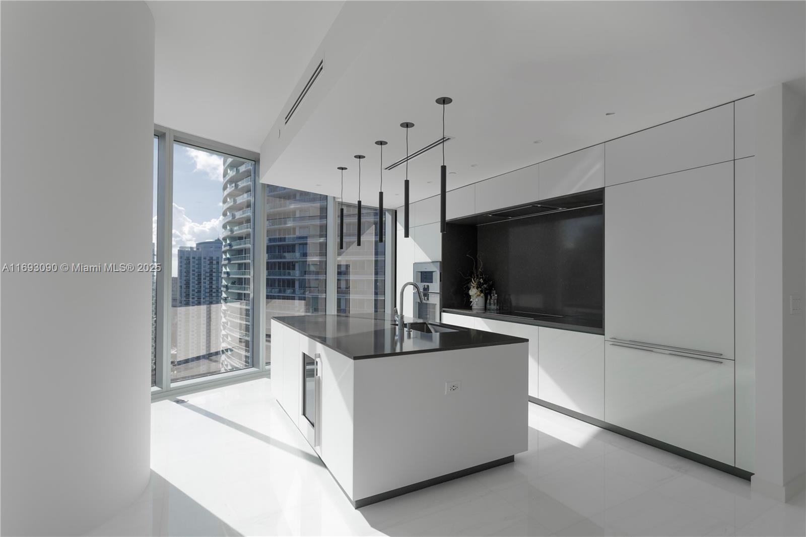 ASTON MARTIN RESIDENCES - Residential