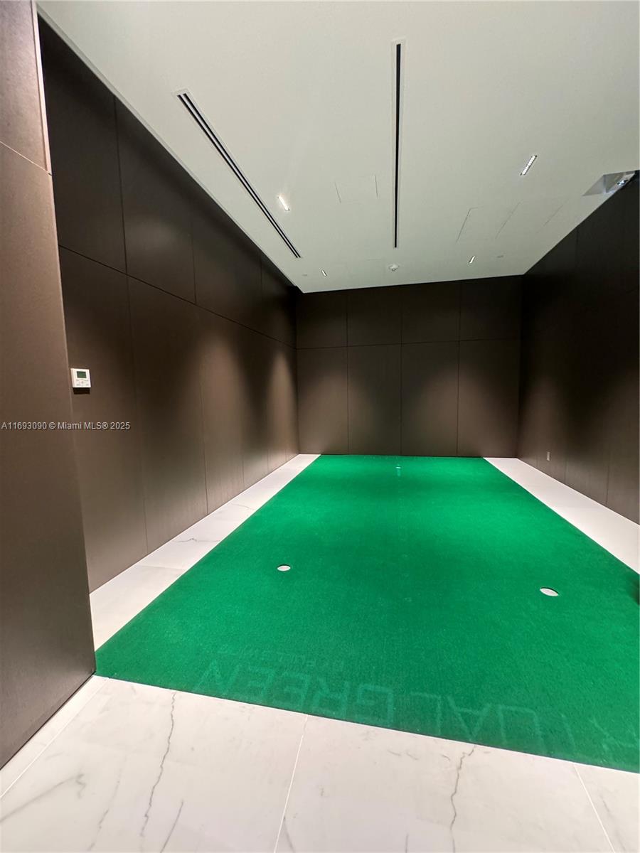 ASTON MARTIN RESIDENCES - Residential