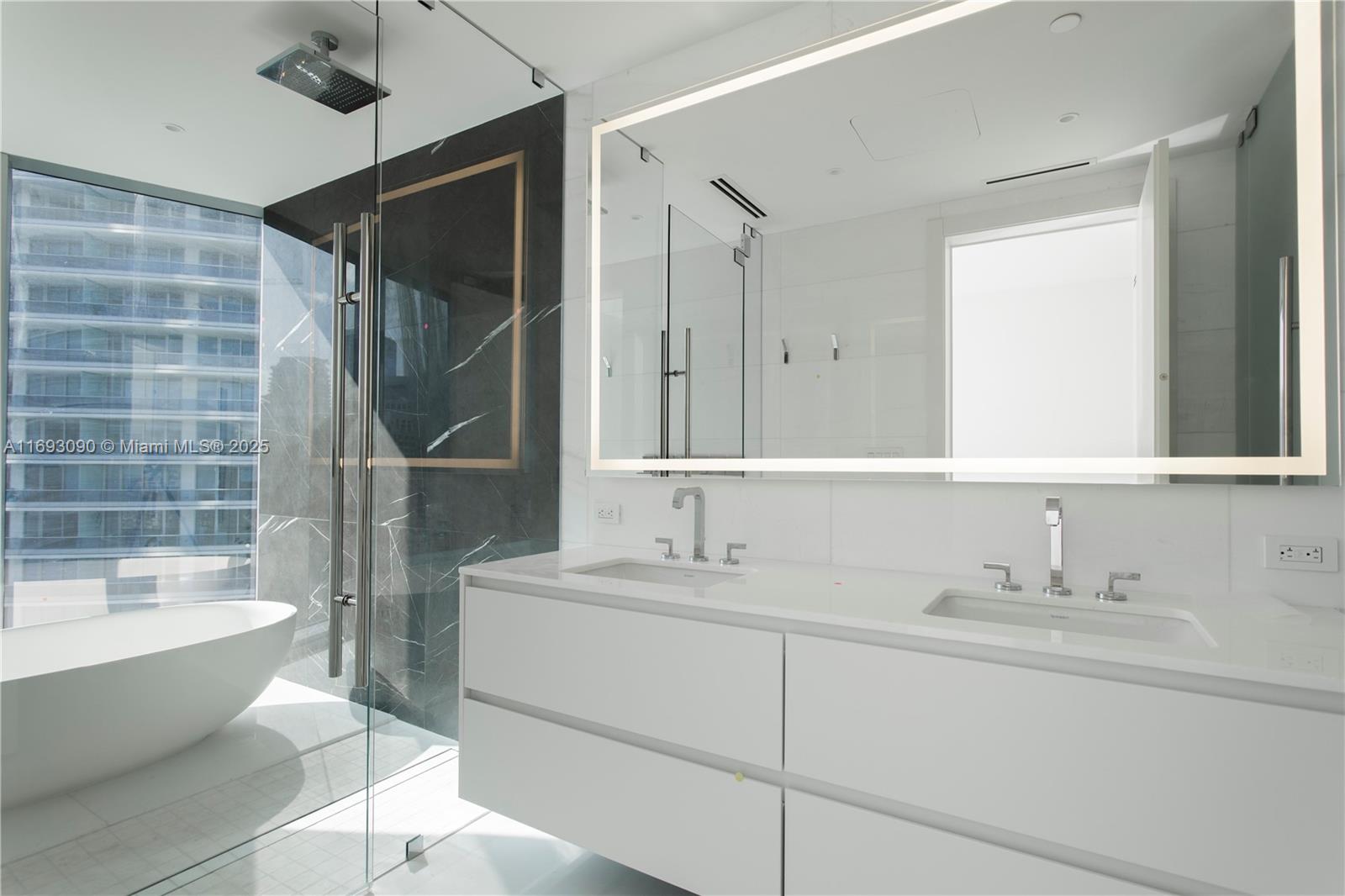 ASTON MARTIN RESIDENCES - Residential