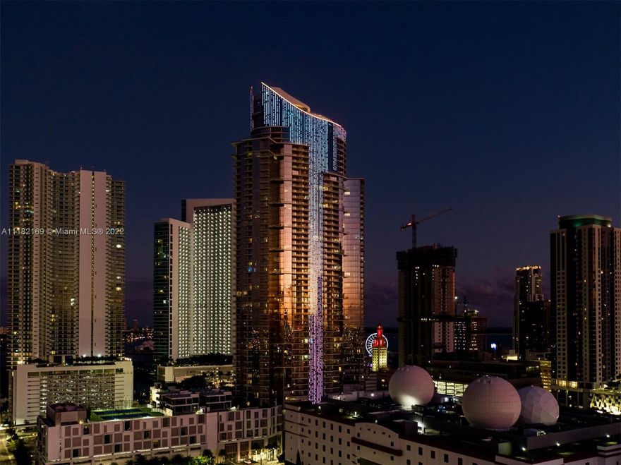 Stacking up against the competition, the recently completed PARAMOUNT Miami Worldcenter, features unparalleled views and every imaginable luxury within also known as the most amenitized building in the country, with access to 46 different amenities such as 5 pools, spa, outdoor lounge, summer kitchen, game room, state of the art fitness center, boxing studio, basketball court, racquetball, yoga, observatory, jam room and recording studio and much more! Located within Miami Worldcenter, the second largest master planned community in the U.S. is just steps from the Brightline Train Station, Port of MIA, AA Arena and minutes to MIA Airport, Wynwood, Miami Beach.