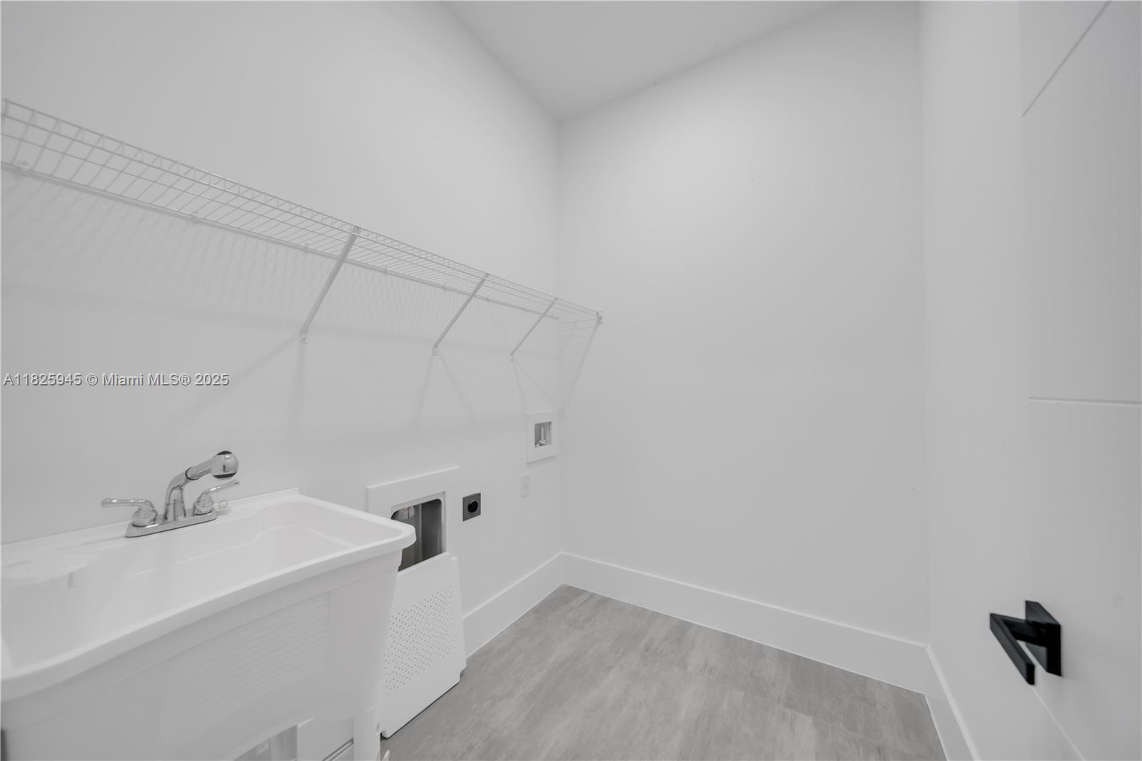 LEEHIGH ACRES - Residential