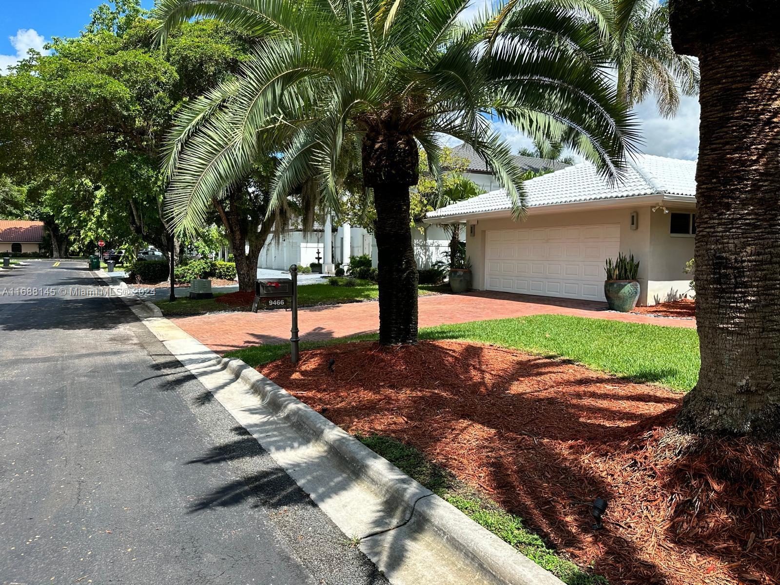 DORAL ESTATES - Residential