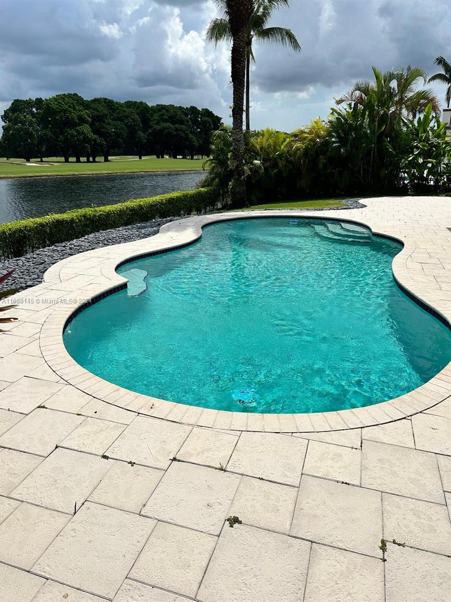 DORAL ESTATES - Residential