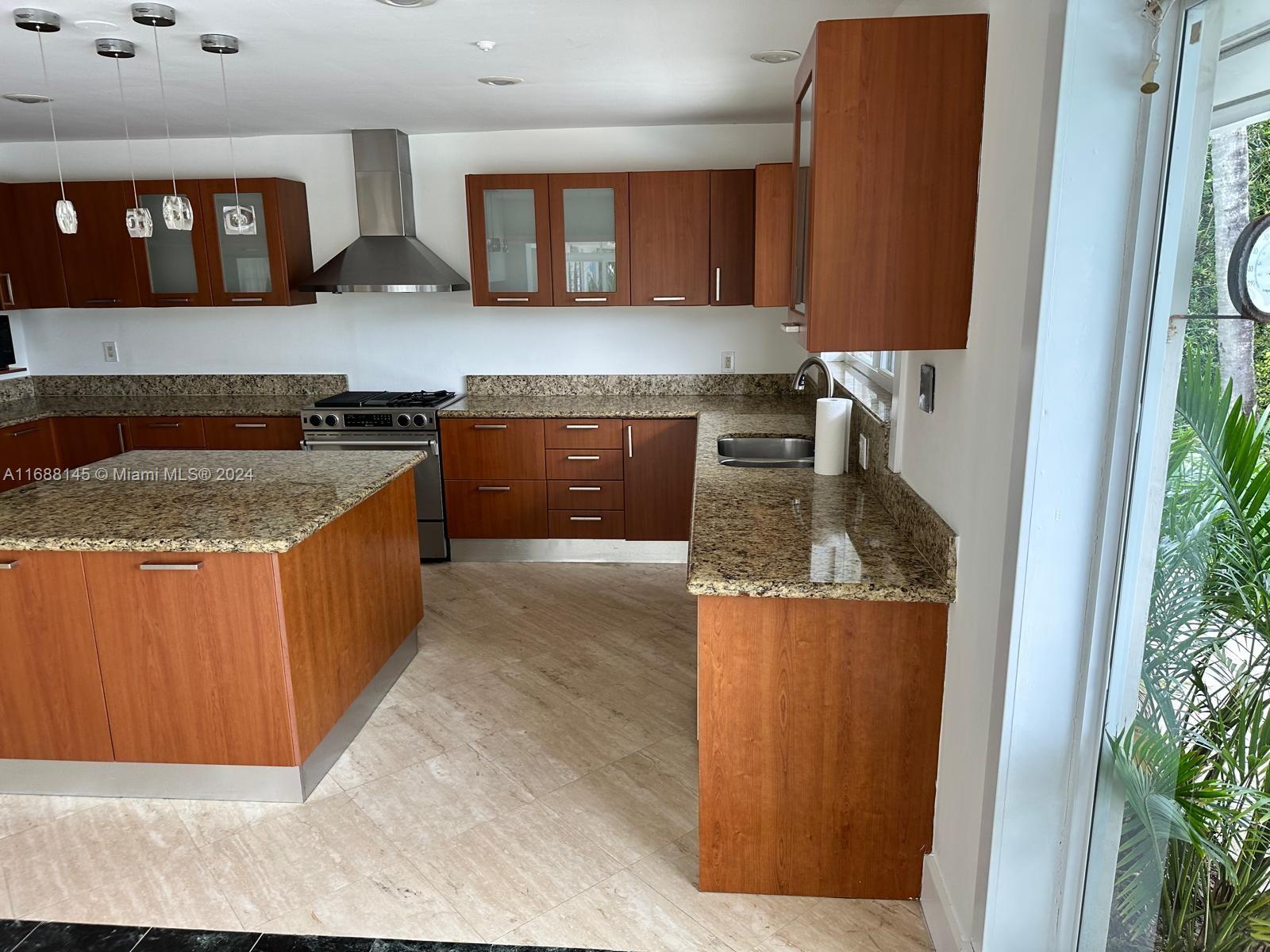 DORAL ESTATES - Residential