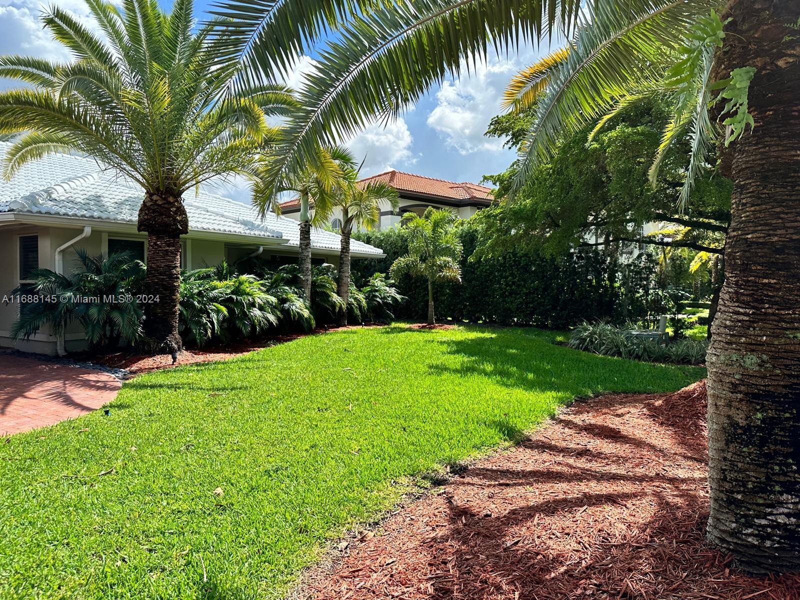 DORAL ESTATES - Residential