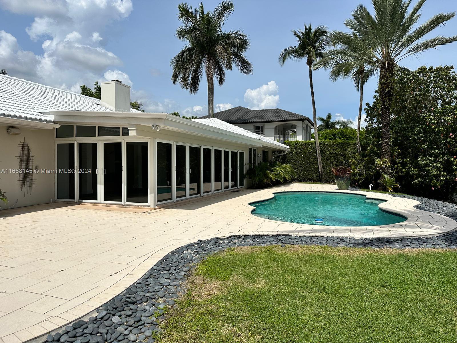 DORAL ESTATES - Residential