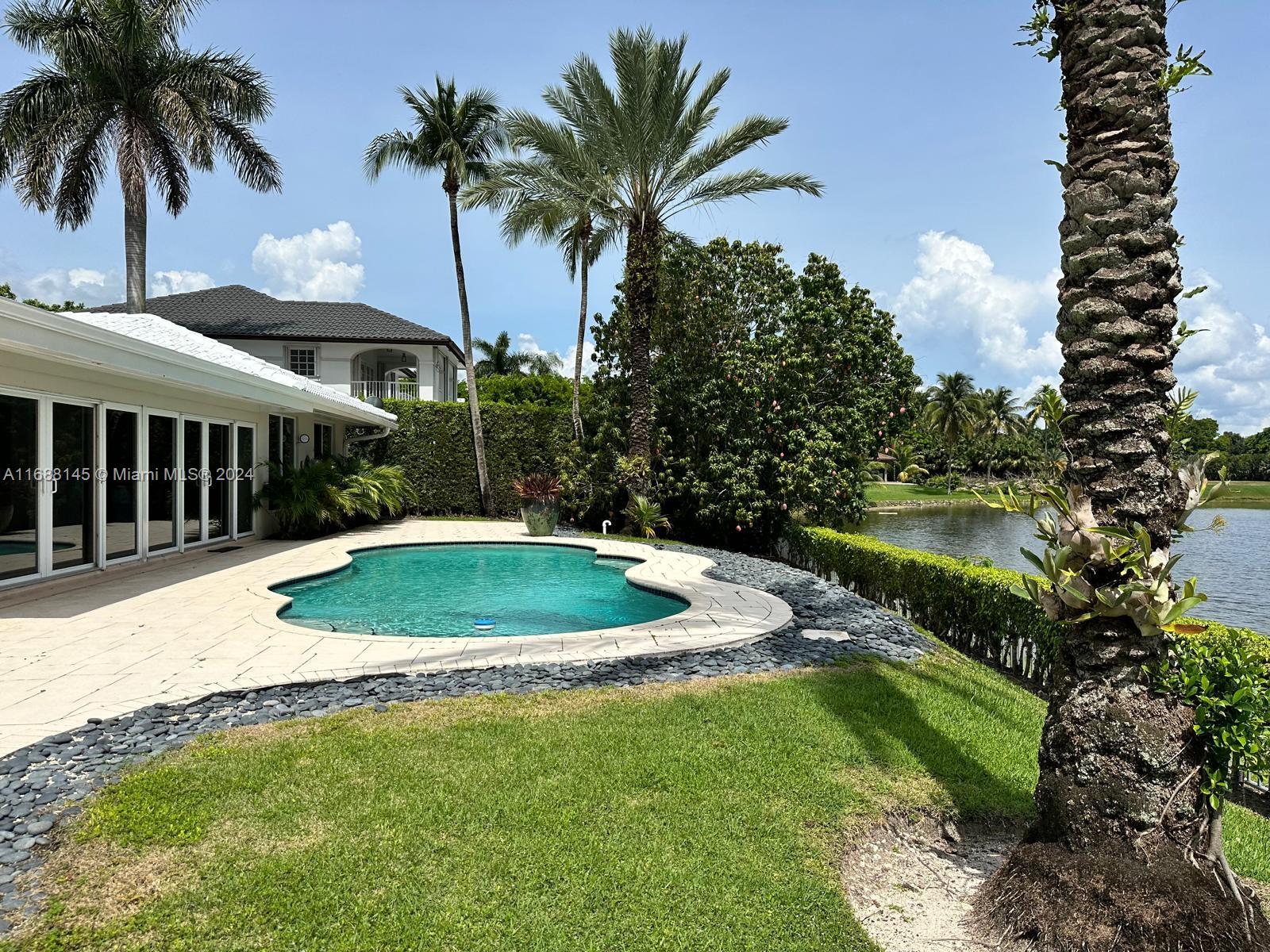 DORAL ESTATES - Residential