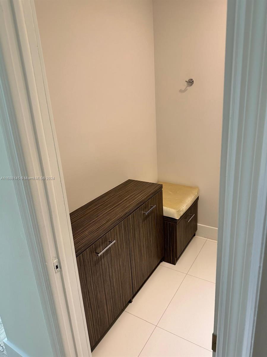 DORAL ESTATES - Residential