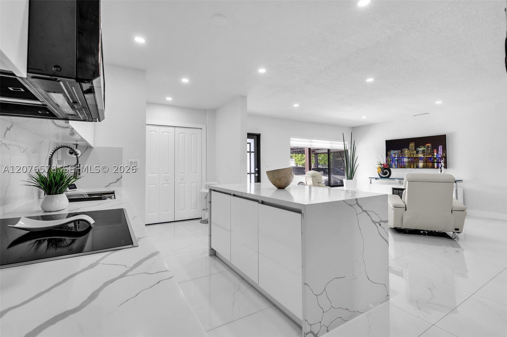 1270 W 64th Ter