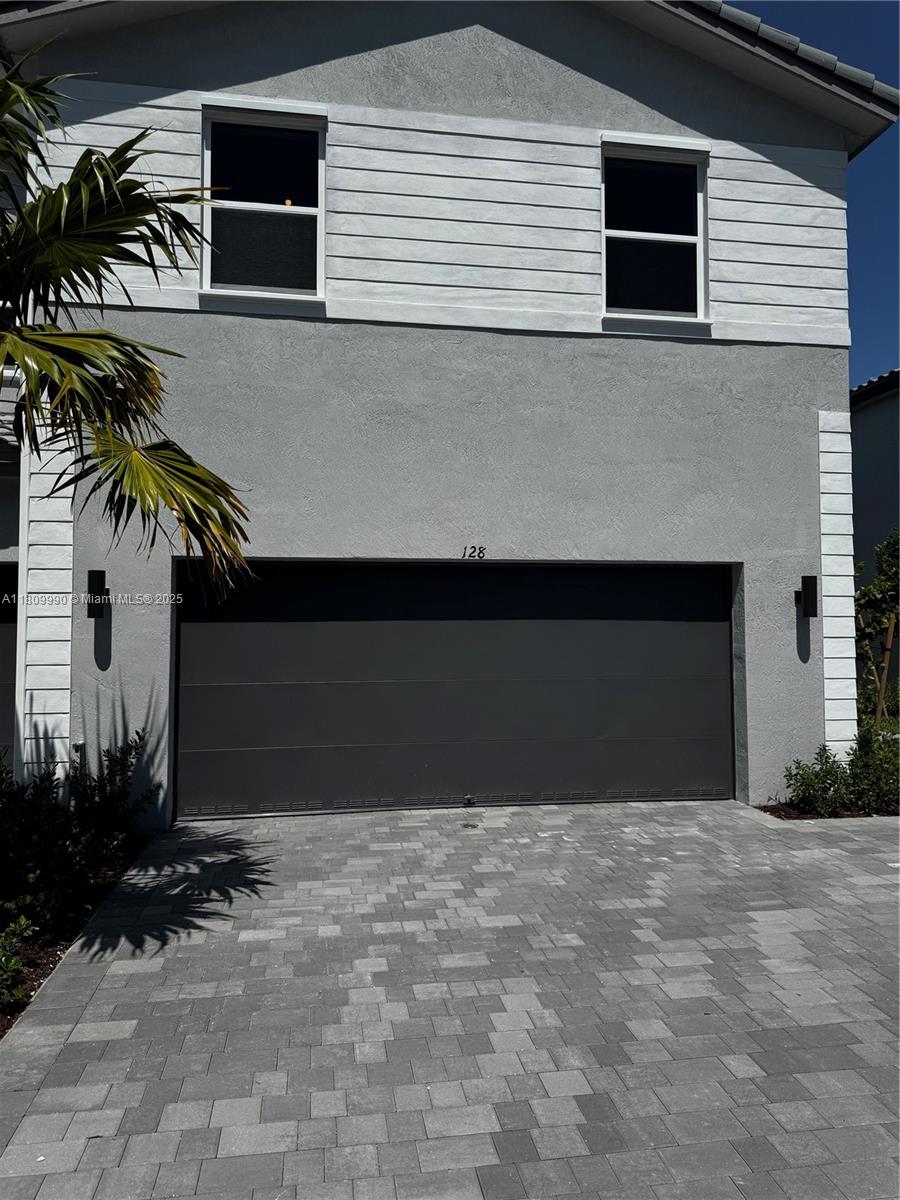 128 Sw 184 Way 128, Pembroke Pines, Miami-Dade County, Florida - 3 Bedrooms  
3 Bathrooms - 
