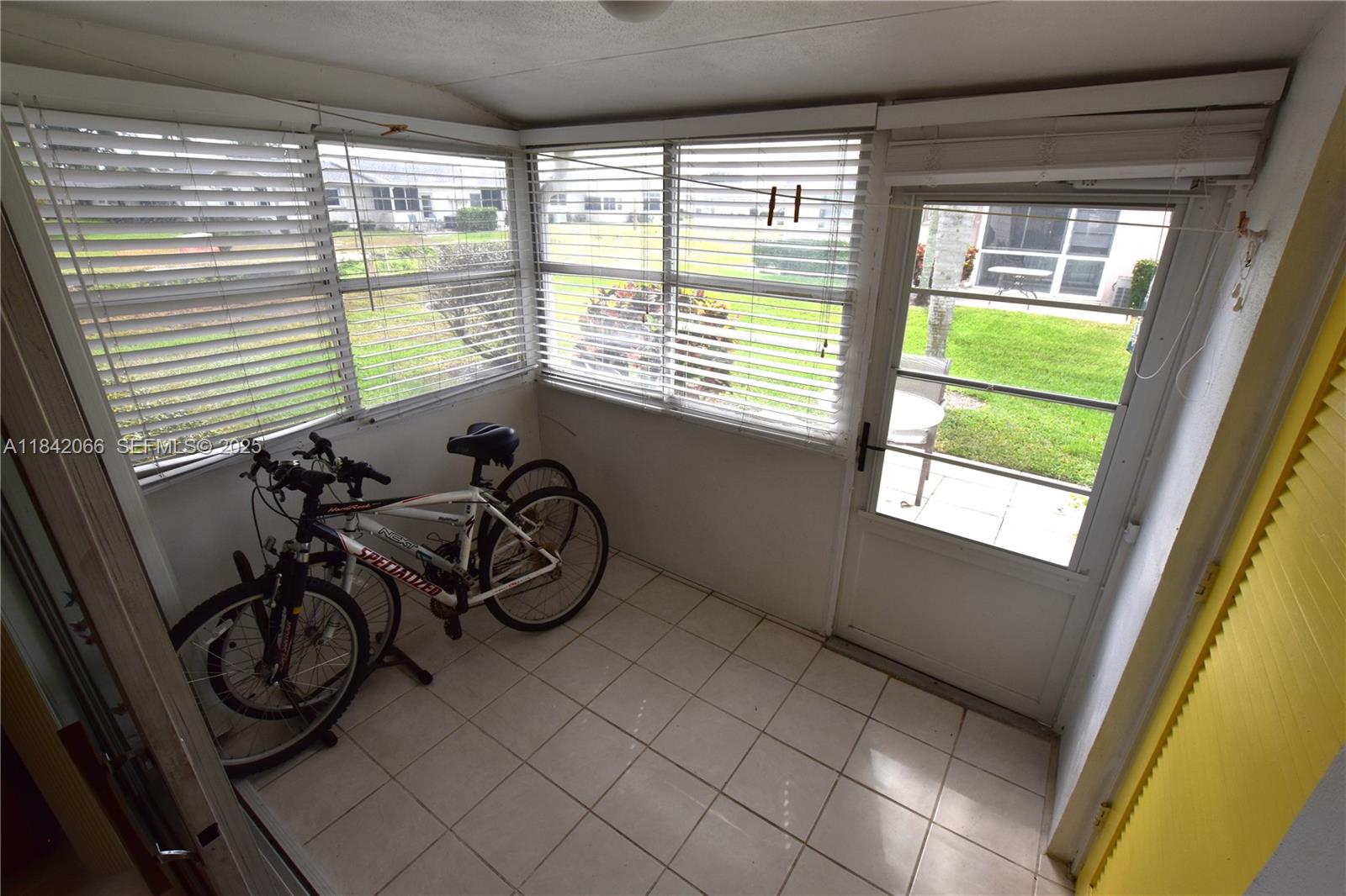 CRESTHAVEN VILLAS CONDO 2 - Residential