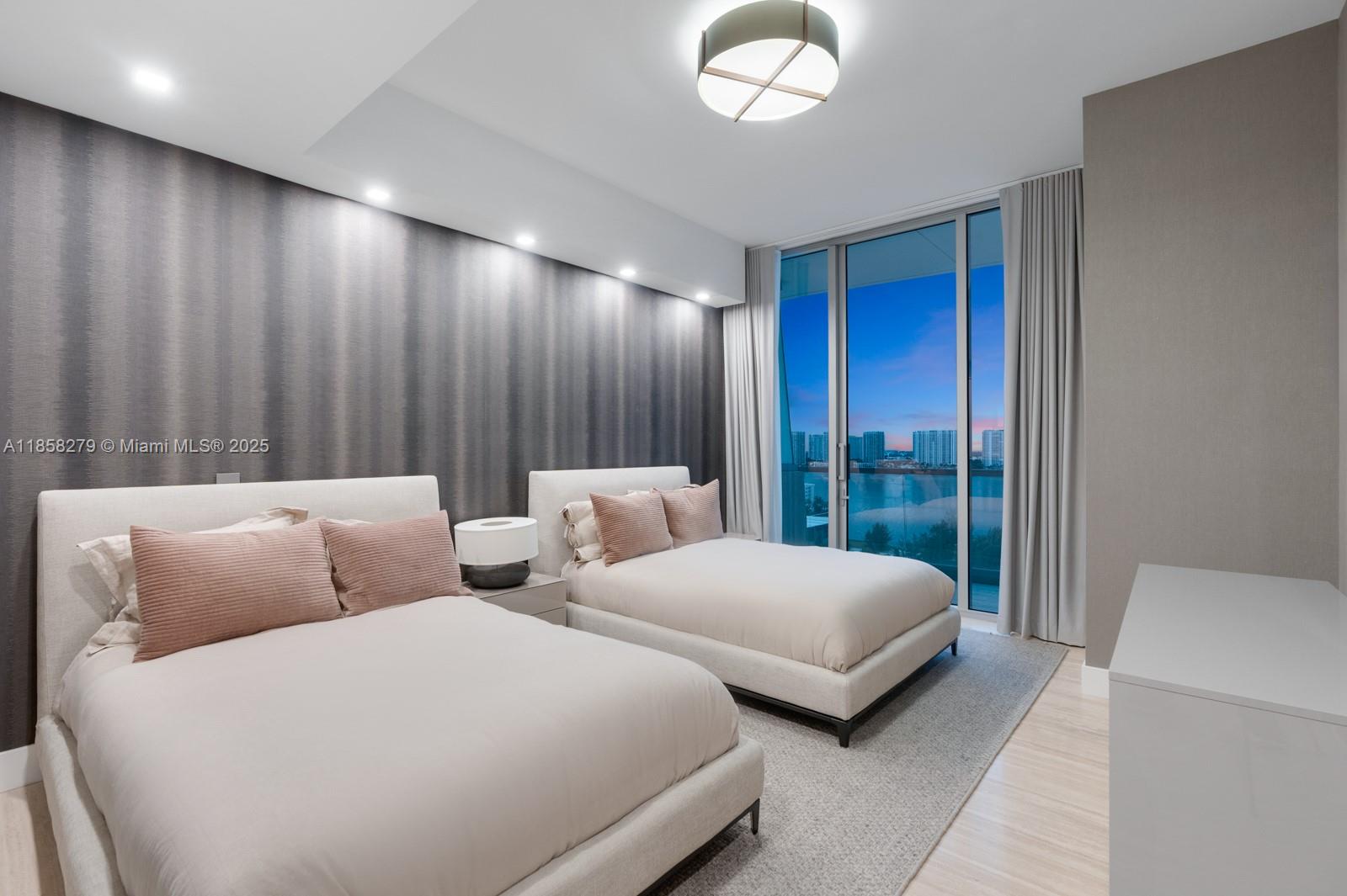 NORTH BISCAYNE BEACH AMEN - Residential