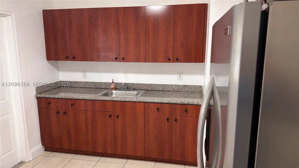 Photo of 28 SW 8th St #2, Hallandale Beach, FL 33009 (MLS # A12090169)