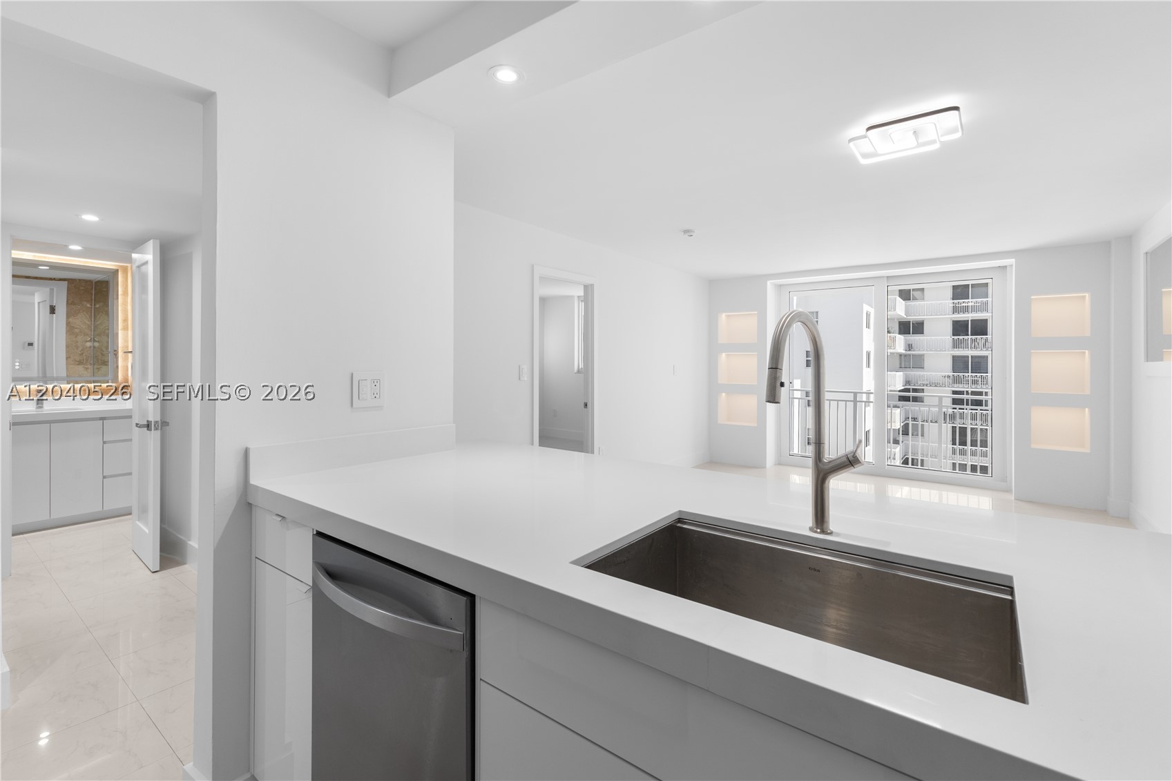 345 Ocean Dr 924