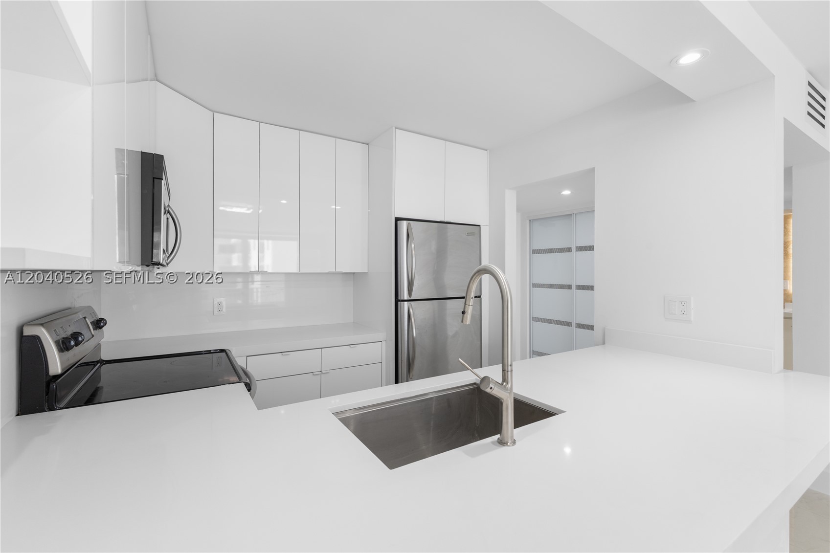 345 Ocean Dr 924