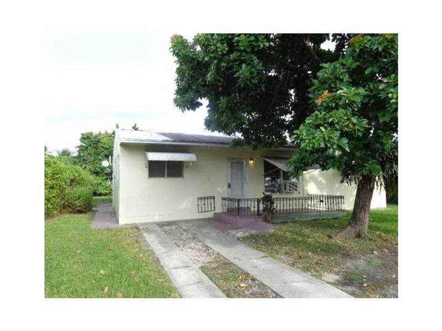 BREATHTAKING 2 BEDROOM 1 BATHROOM SINGLE FAMILY HOME IN A QUIET NEIGHBORHOOD IN NORTH MIAMI BEACH WALKING DISTANCE FROM SHOPS & RESTAURANTS. INTERIOR FEATURES SPACIOUS SPLIT BEDROOM FLOOR PLAN WITH WOODEN FLOORS THROUGHOUT, WITH PRIVATE BATHROOM, WALK IN  CLOSETS,& SUPERB VIEWS OF THE NORTH MIAMI SKYLINE. EXTERIOR FEATURES PRIVATE SERENITY TERRACE WITH RAVISHING GARDENS. BACKYARD HAS AMPLE ROOM FOR FAMILY GATHERINGS, SUNDAY BBQ AND A POOL! THIS IS A FANNIE MAE HOMEPATH PROPERTY, COME OVER AND VISIT!!