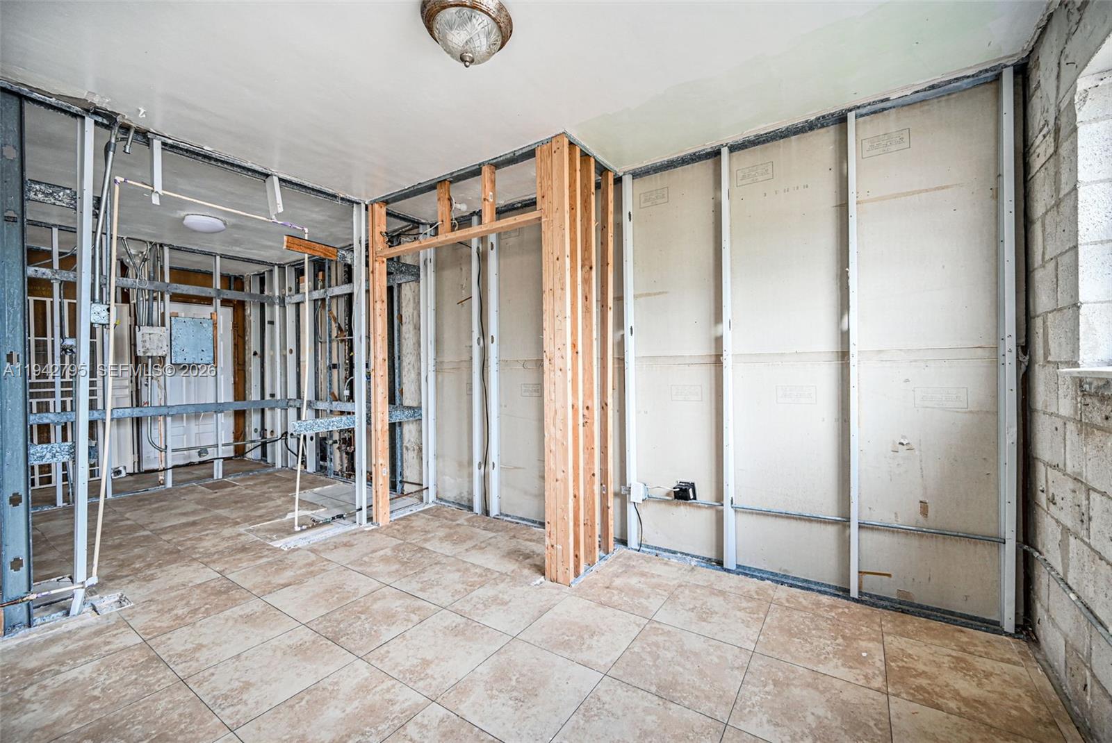 EL CID CONDO - Residential