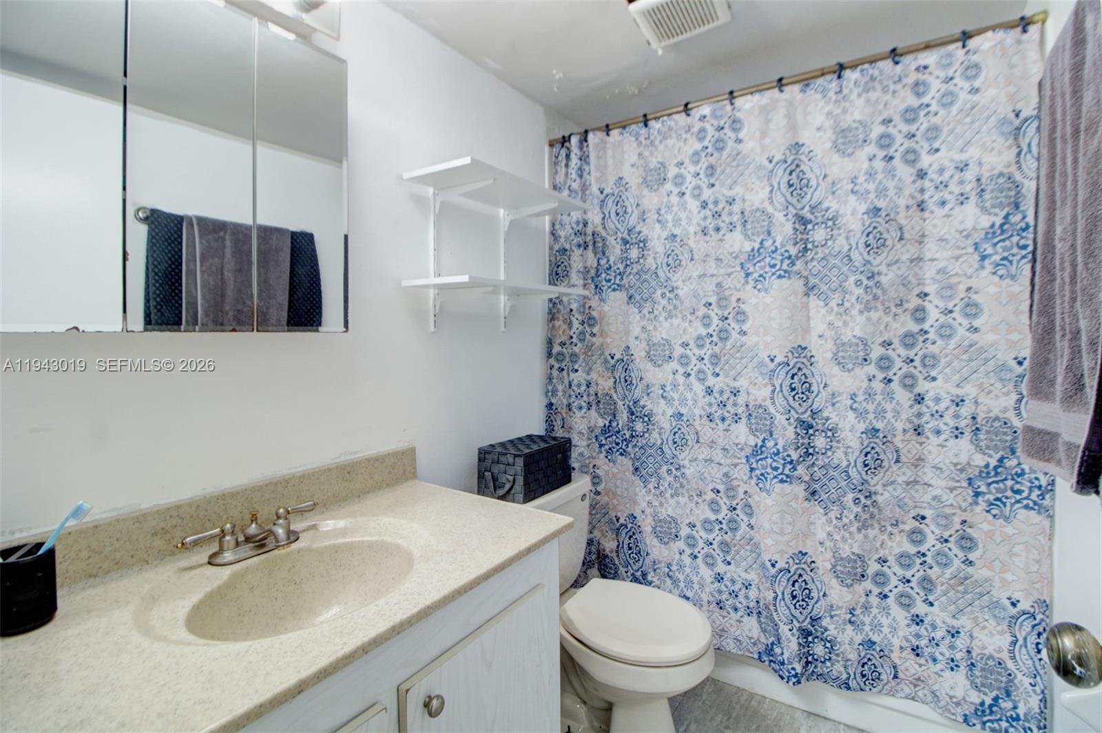 GATE THREE CONDO - Residential