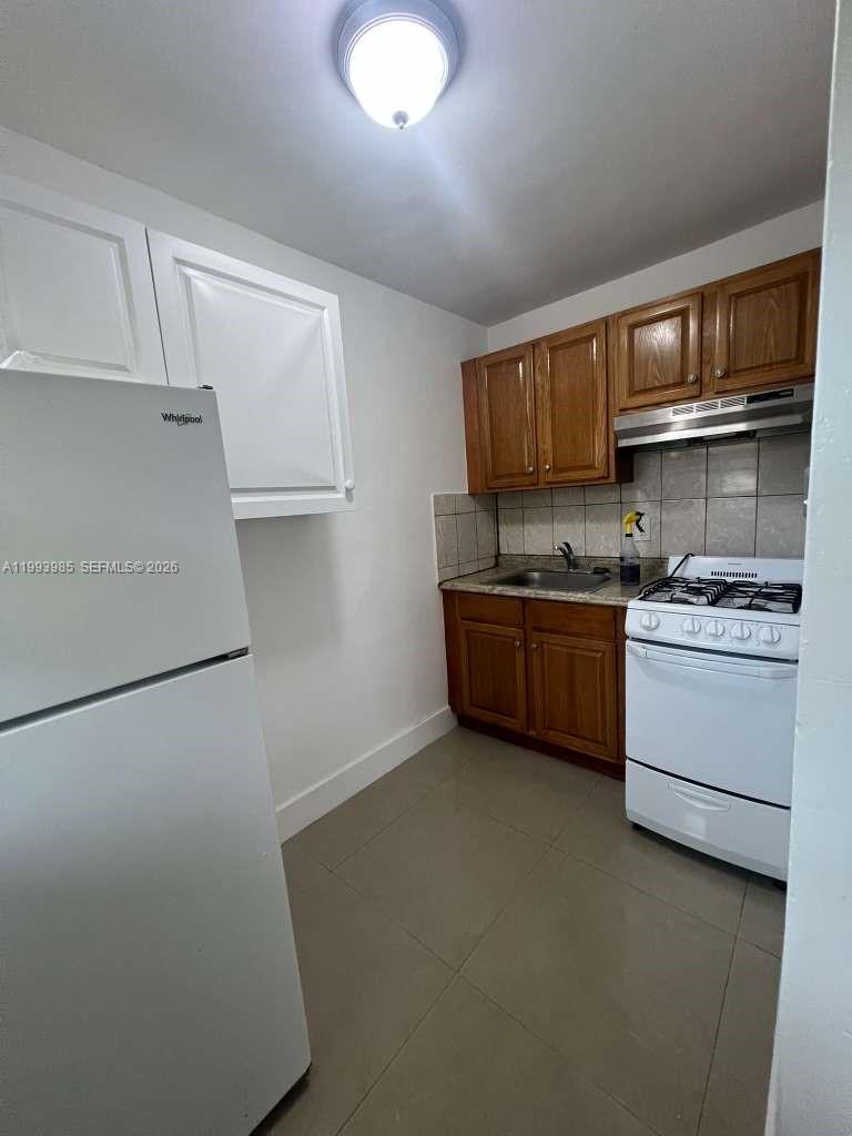 ORCHARD VILLA EXTENSION - Residential Lease