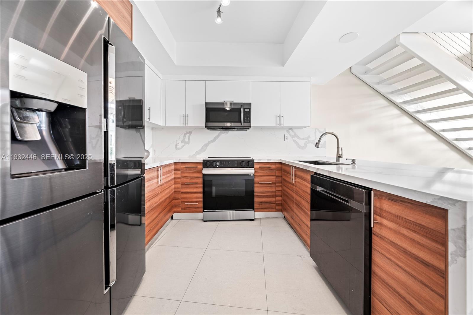 BAY VIEW LOFTS CONDO - Residential Lease