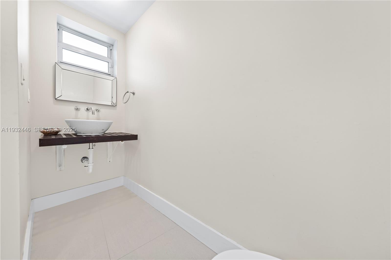 BAY VIEW LOFTS CONDO - Residential Lease